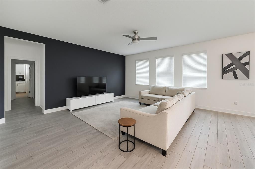 В аренду: $3,800 (5 спален, 3 ванн, 2560 Квадратных фут)