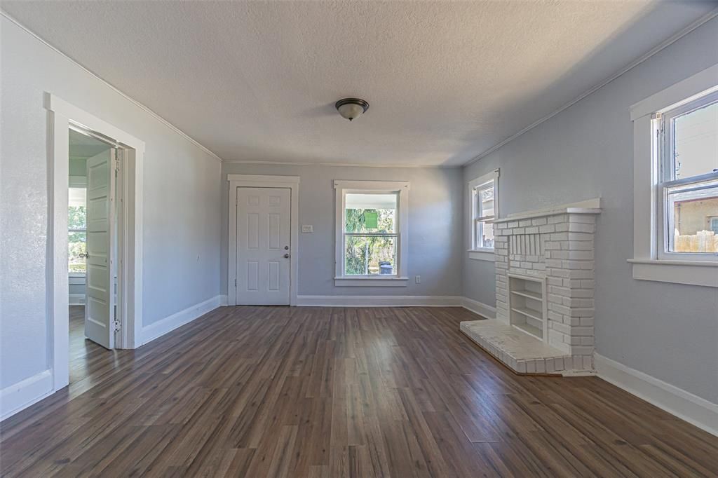 For Sale: $279,000 (3 beds, 1 baths, 1152 Square Feet)