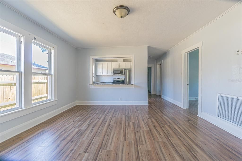 For Sale: $279,000 (3 beds, 1 baths, 1152 Square Feet)