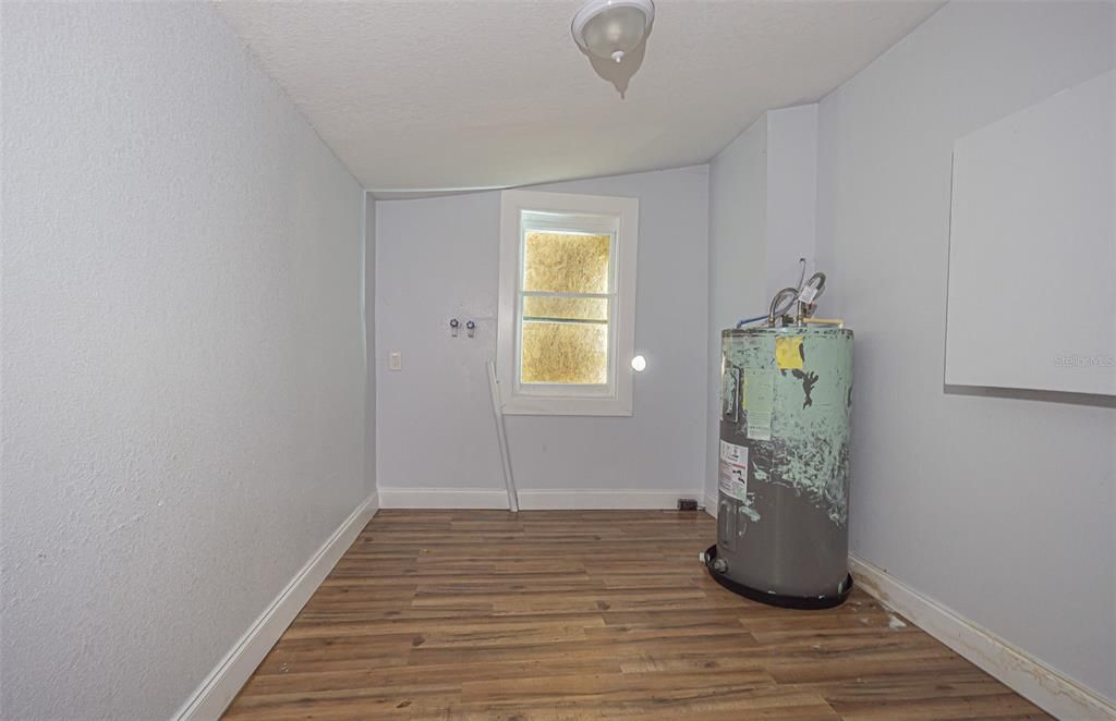 For Sale: $279,000 (3 beds, 1 baths, 1152 Square Feet)