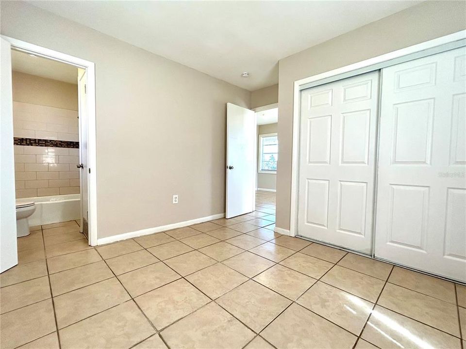 For Rent: $1,175 (1 beds, 1 baths, 700 Square Feet)