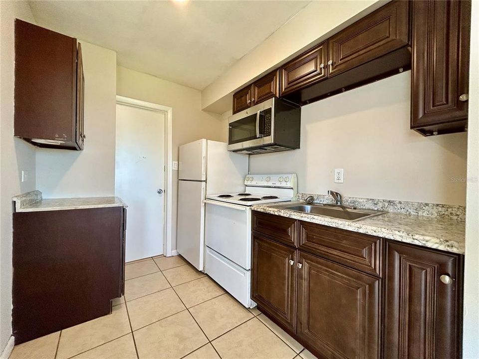 For Rent: $1,175 (1 beds, 1 baths, 700 Square Feet)