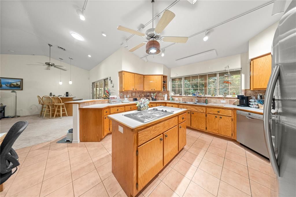 待售: $449,900 (4 贝兹, 2 浴室, 2461 平方英尺)