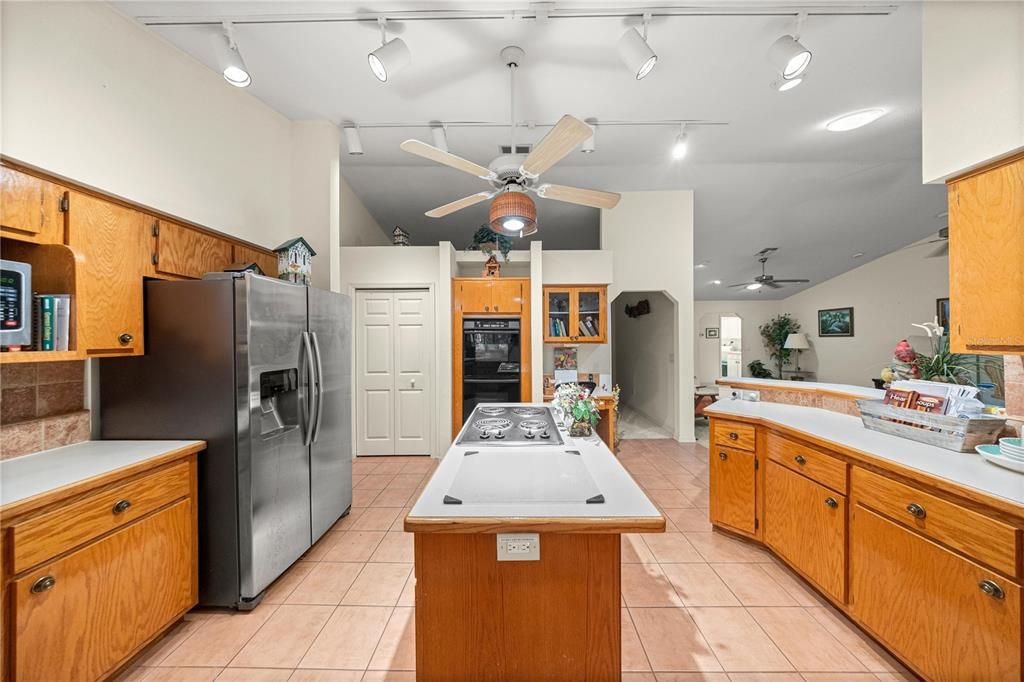 待售: $449,900 (4 贝兹, 2 浴室, 2461 平方英尺)