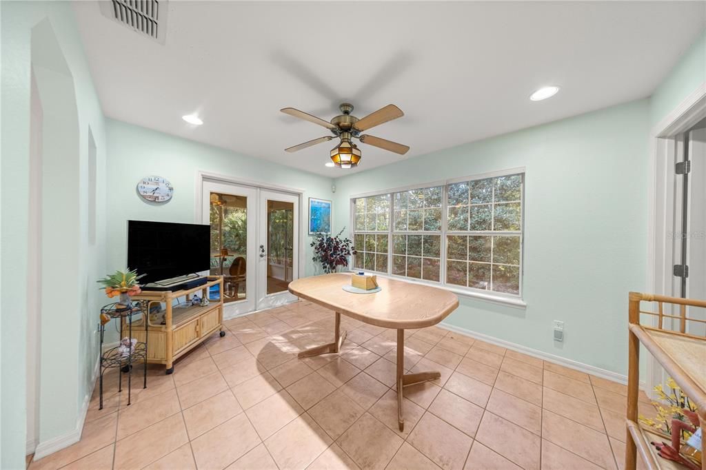 待售: $449,900 (4 贝兹, 2 浴室, 2461 平方英尺)