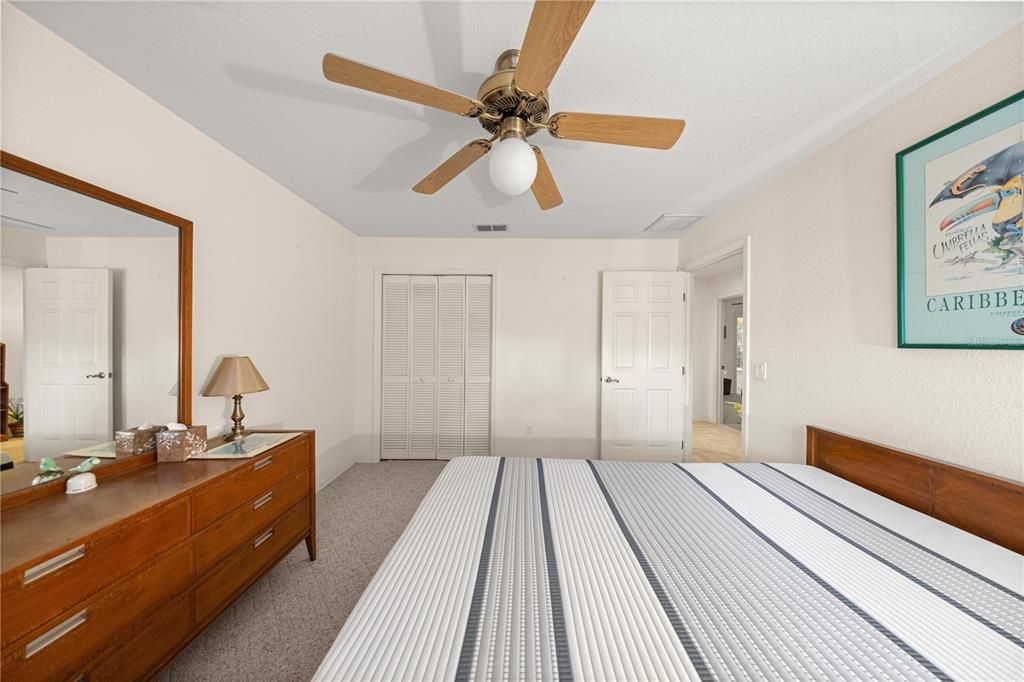 待售: $449,900 (4 贝兹, 2 浴室, 2461 平方英尺)