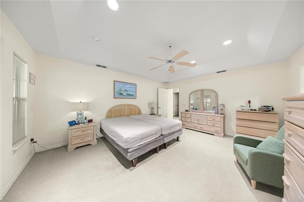 待售: $449,900 (4 贝兹, 2 浴室, 2461 平方英尺)