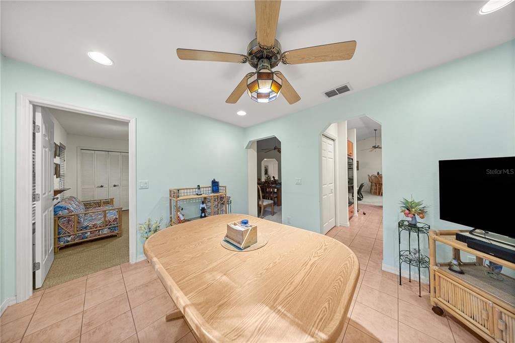 待售: $449,900 (4 贝兹, 2 浴室, 2461 平方英尺)