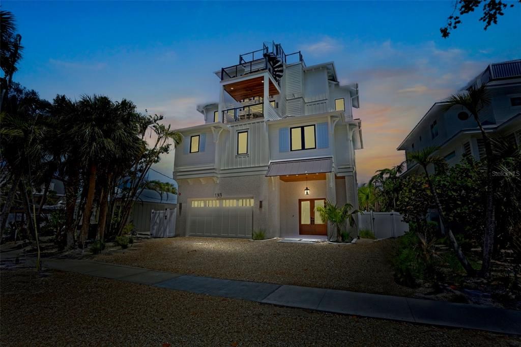 For Sale: $5,290,000 (8 beds, 8 baths, 4380 Square Feet)