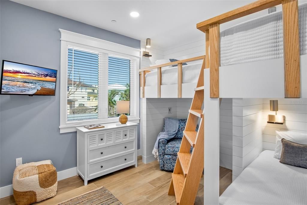 For Sale: $5,290,000 (8 beds, 8 baths, 4380 Square Feet)