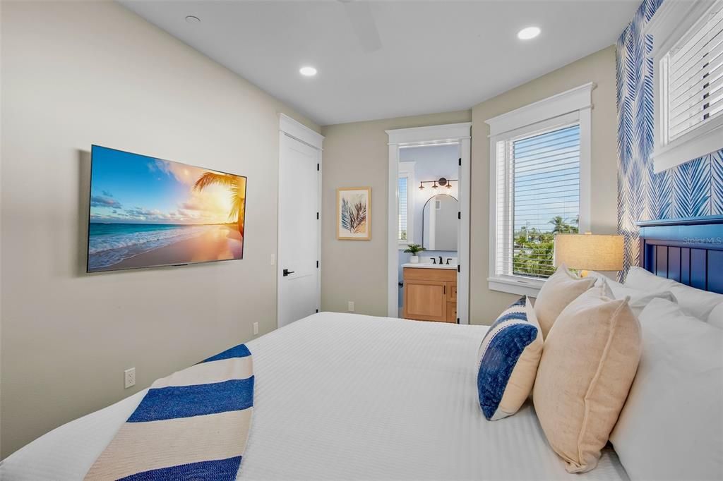 For Sale: $5,290,000 (8 beds, 8 baths, 4380 Square Feet)