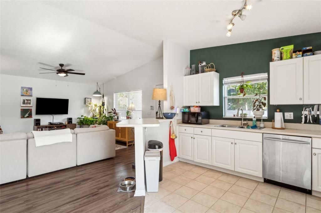 В аренду: $2,700 (3 спален, 2 ванн, 1200 Квадратных фут)