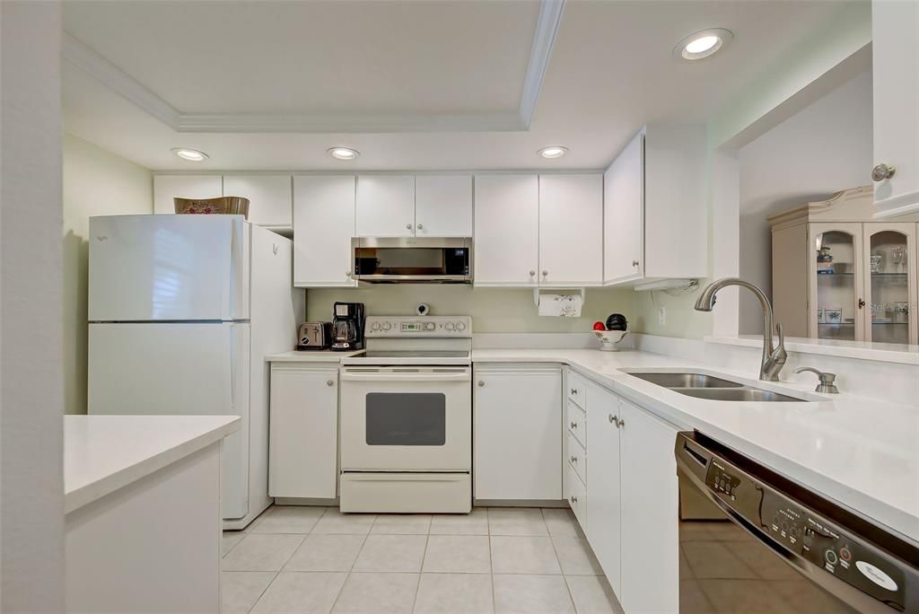 For Sale: $238,000 (2 beds, 2 baths, 1075 Square Feet)