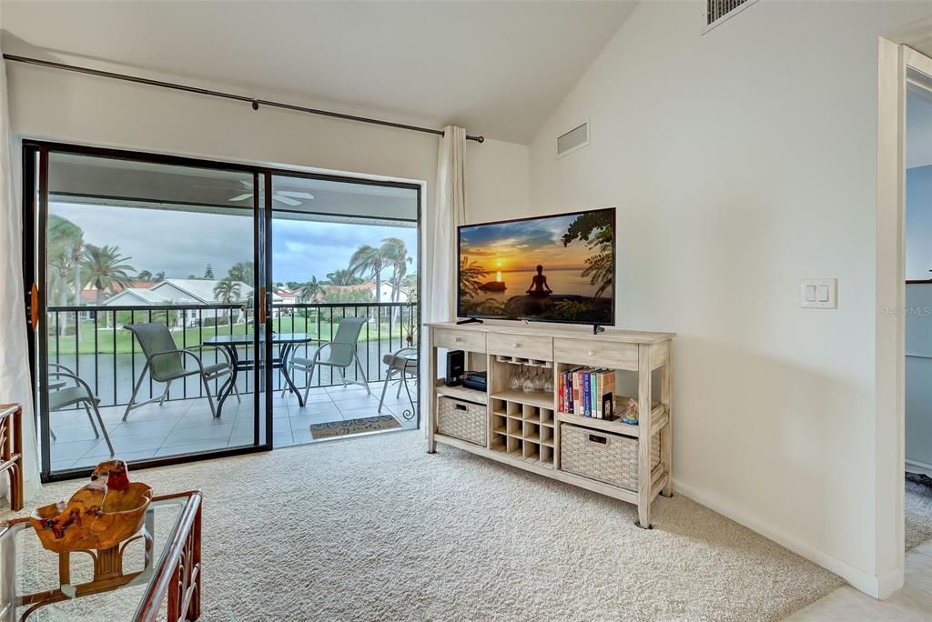 For Sale: $238,000 (2 beds, 2 baths, 1075 Square Feet)