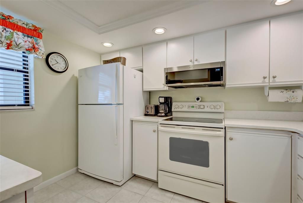For Sale: $238,000 (2 beds, 2 baths, 1075 Square Feet)