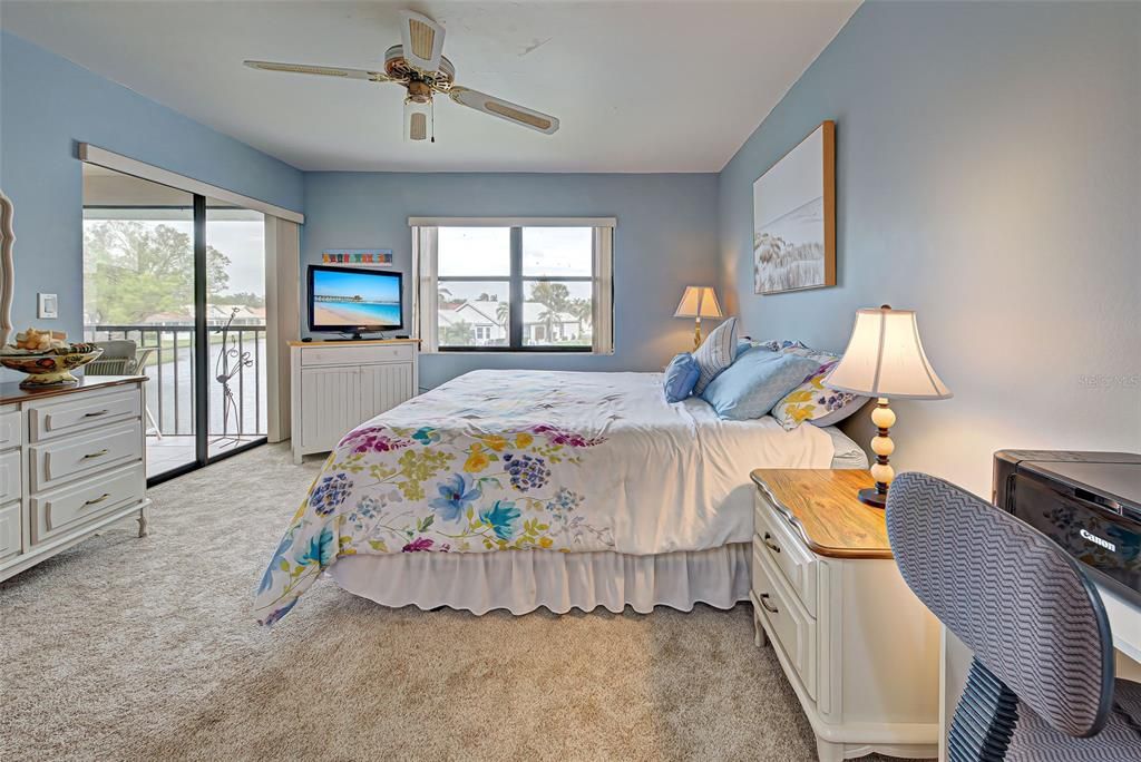 For Sale: $238,000 (2 beds, 2 baths, 1075 Square Feet)