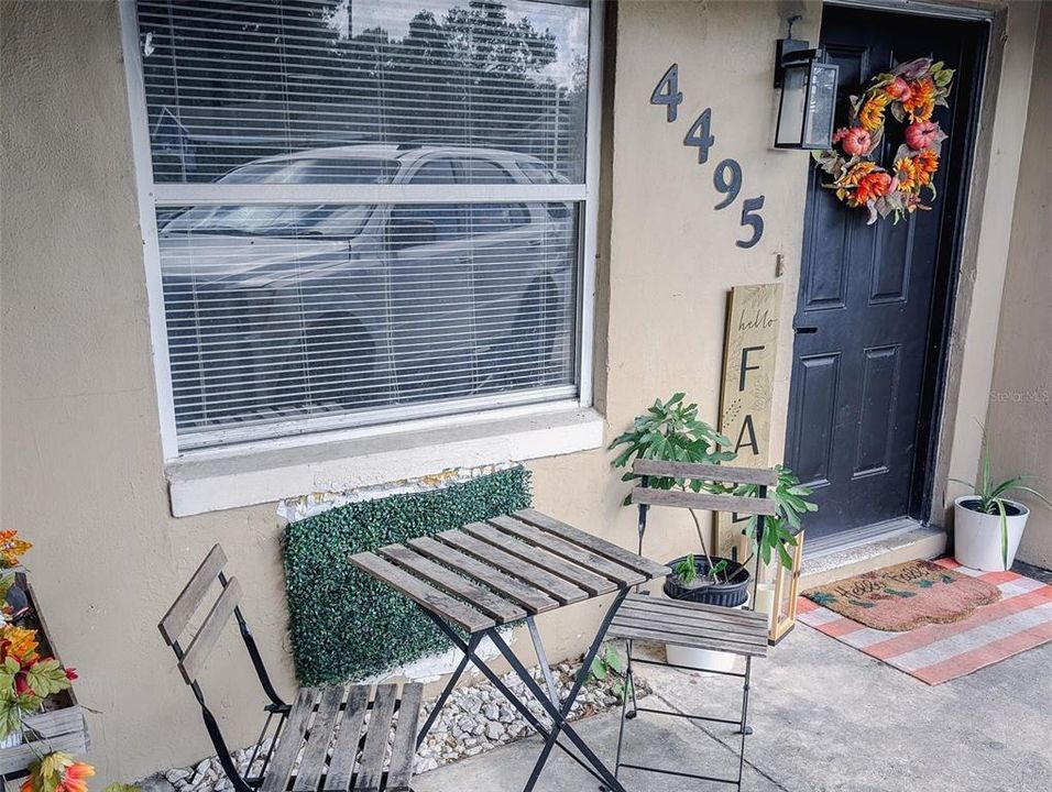 合同活跃: $219,000 (3 贝兹, 1 浴室, 1099 平方英尺)