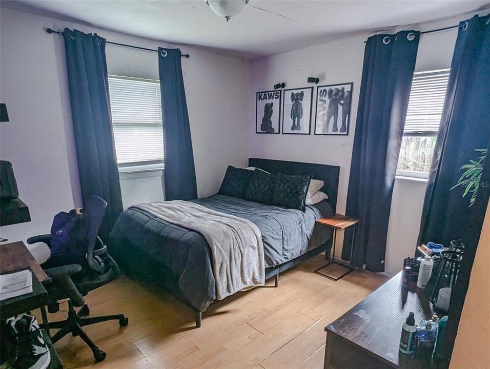 合同活跃: $219,000 (3 贝兹, 1 浴室, 1099 平方英尺)