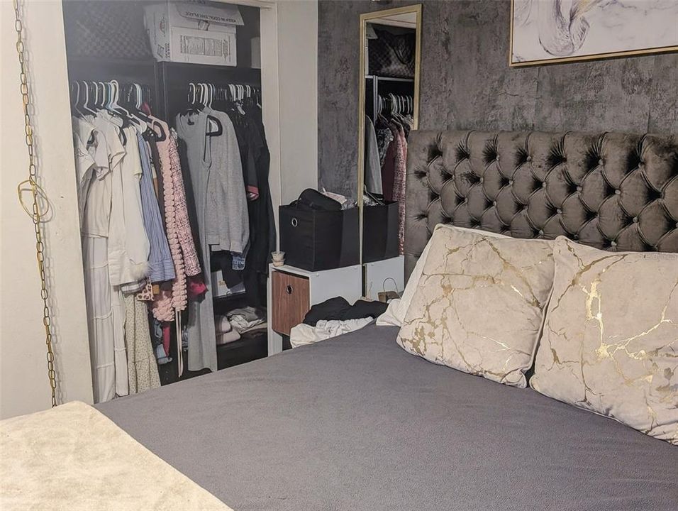 合同活跃: $219,000 (3 贝兹, 1 浴室, 1099 平方英尺)