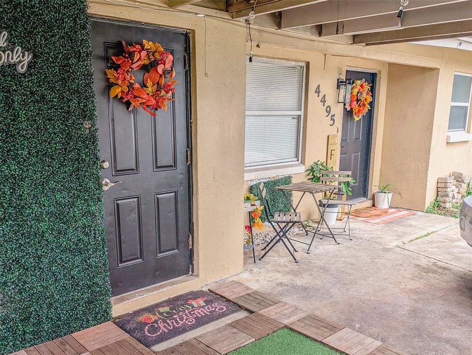 合同活跃: $219,000 (3 贝兹, 1 浴室, 1099 平方英尺)