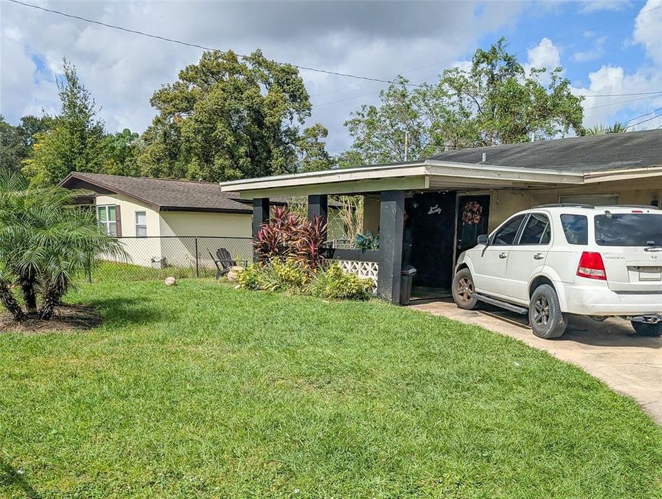 合同活跃: $219,000 (3 贝兹, 1 浴室, 1099 平方英尺)