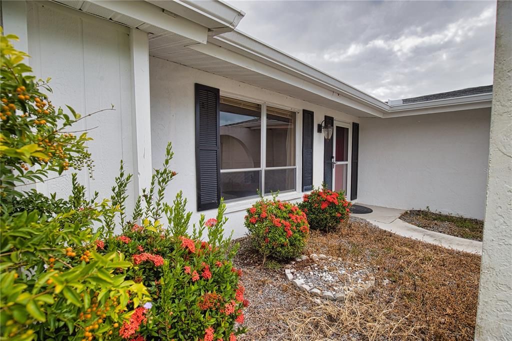 For Sale: $299,990 (2 beds, 2 baths, 1217 Square Feet)