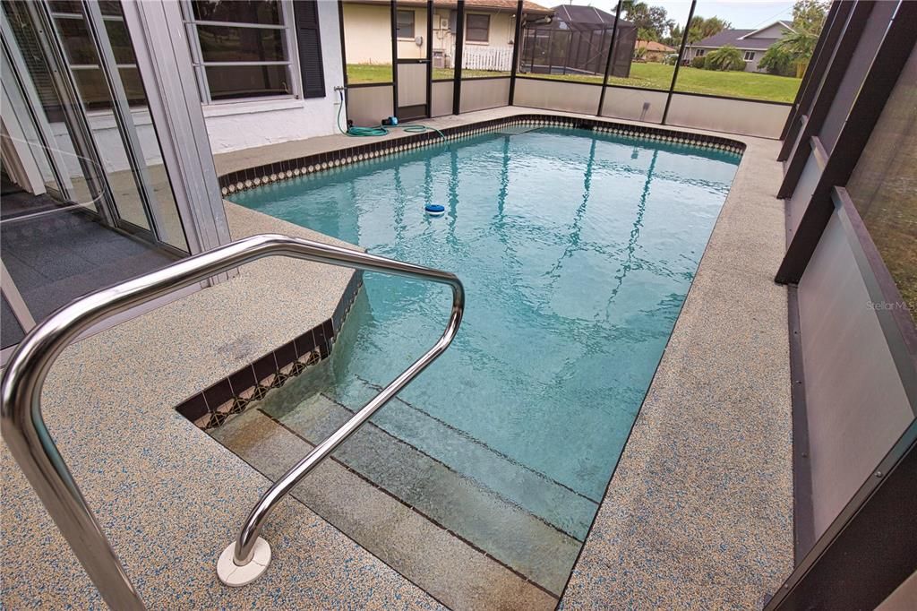 For Sale: $299,990 (2 beds, 2 baths, 1217 Square Feet)