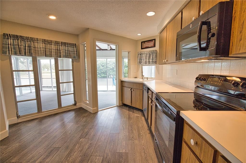 For Sale: $299,990 (2 beds, 2 baths, 1217 Square Feet)