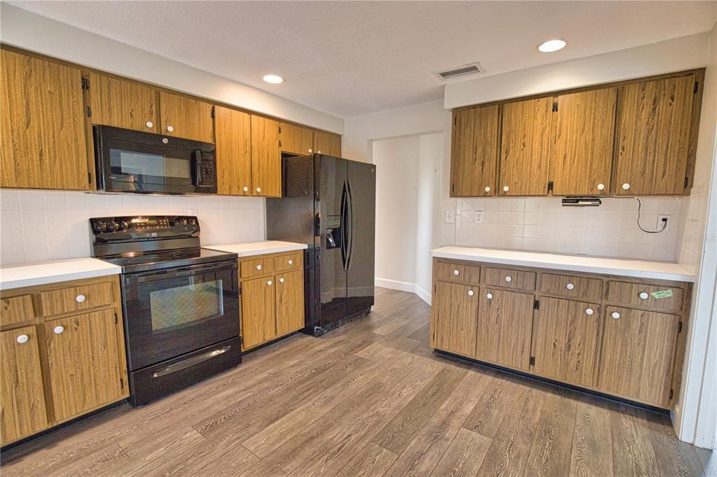 For Sale: $299,990 (2 beds, 2 baths, 1217 Square Feet)