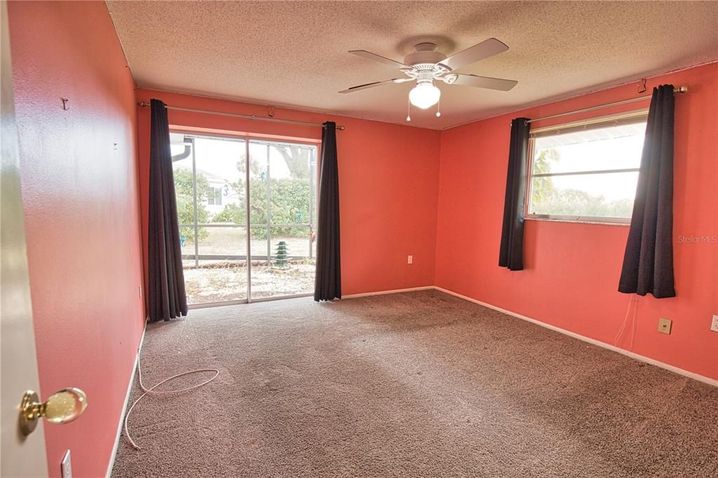 For Sale: $299,990 (2 beds, 2 baths, 1217 Square Feet)