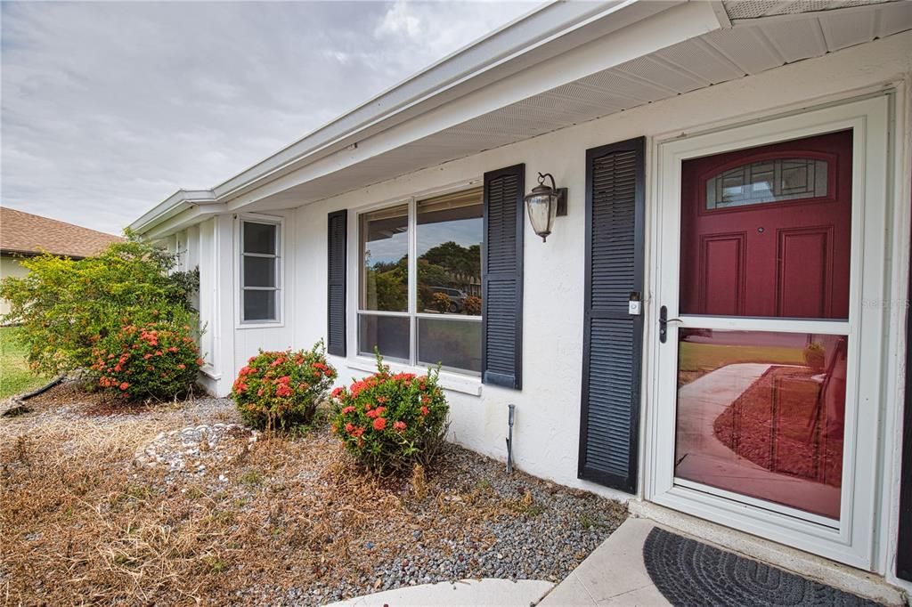 For Sale: $299,990 (2 beds, 2 baths, 1217 Square Feet)