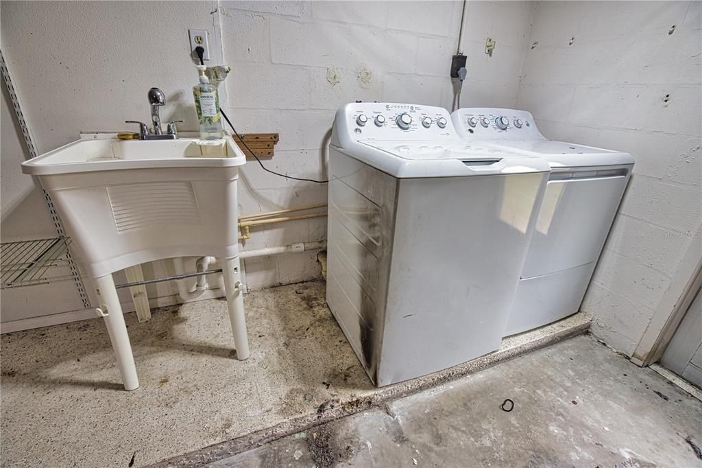 For Sale: $299,990 (2 beds, 2 baths, 1217 Square Feet)