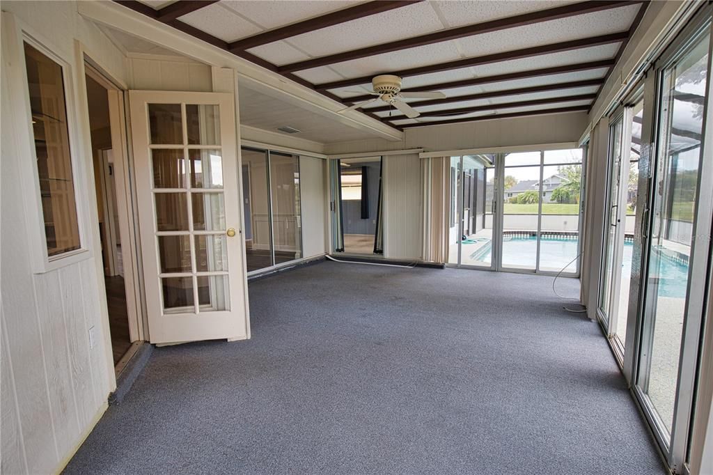 For Sale: $299,990 (2 beds, 2 baths, 1217 Square Feet)