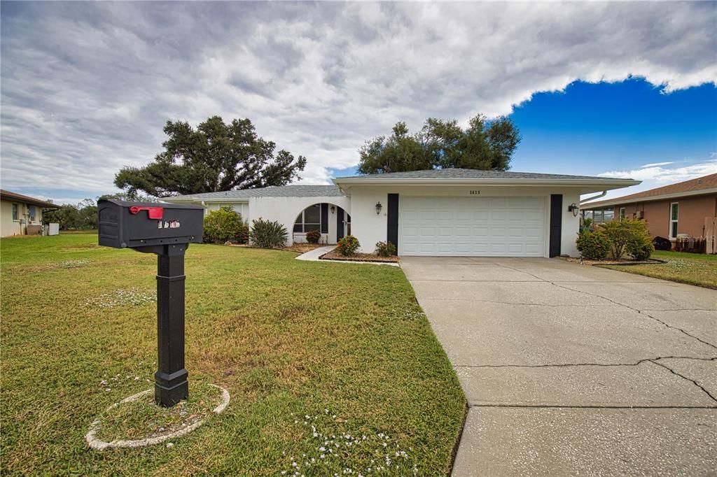 For Sale: $299,990 (2 beds, 2 baths, 1217 Square Feet)