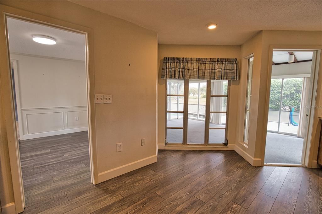 For Sale: $299,990 (2 beds, 2 baths, 1217 Square Feet)