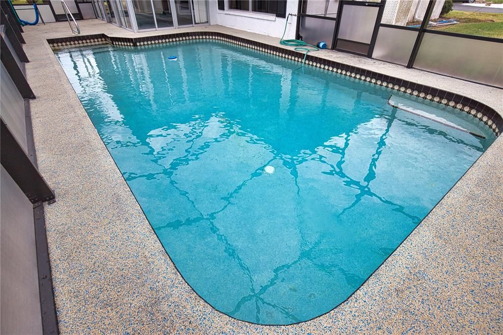 For Sale: $299,990 (2 beds, 2 baths, 1217 Square Feet)