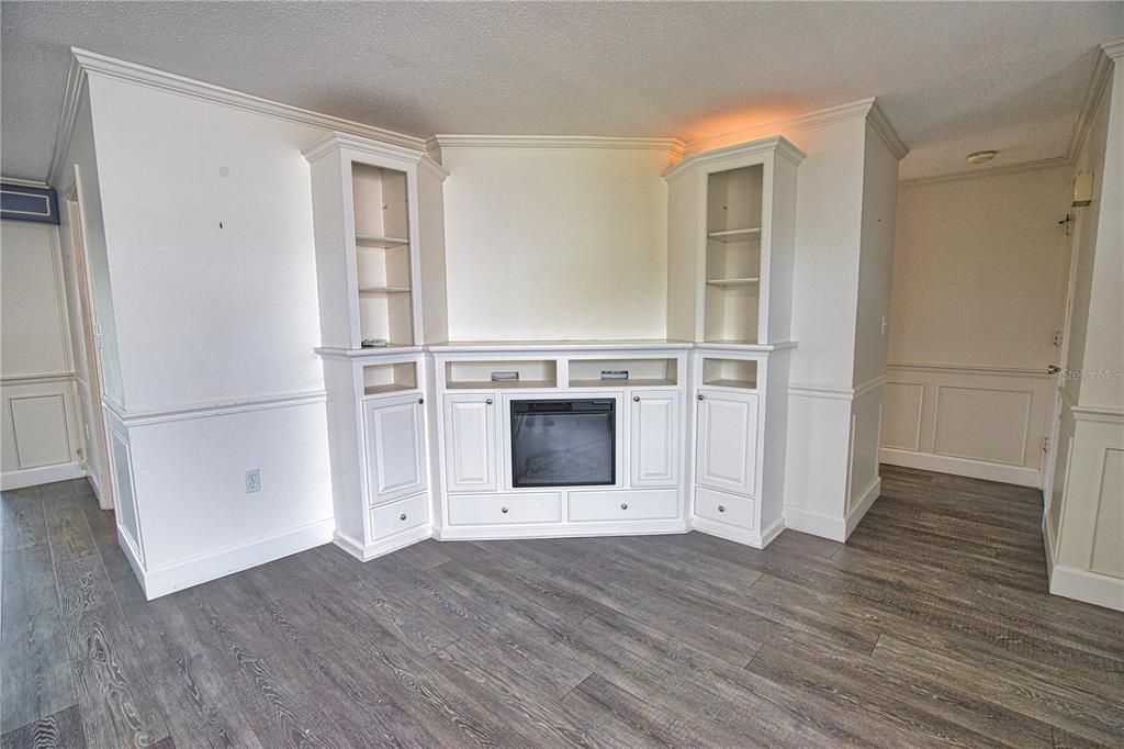 For Sale: $299,990 (2 beds, 2 baths, 1217 Square Feet)