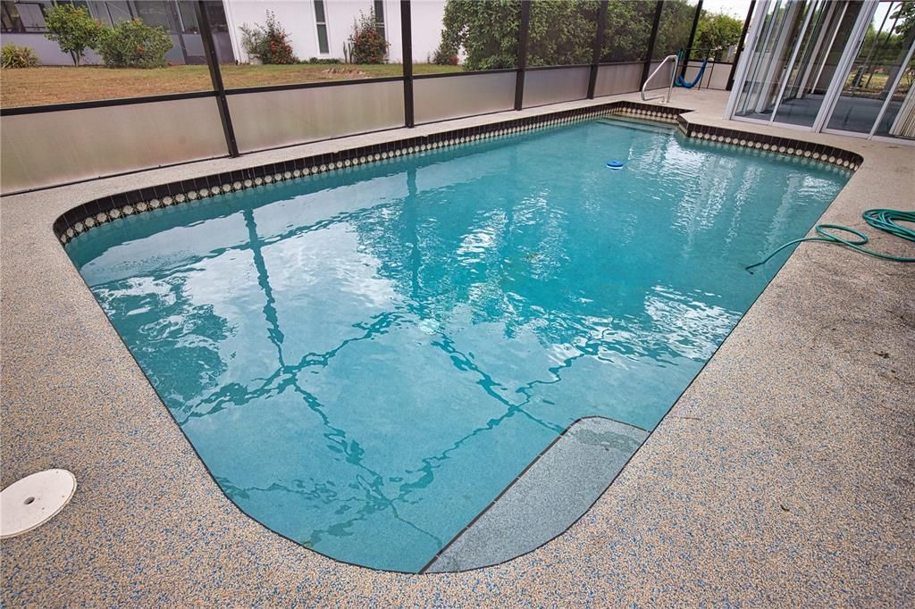 For Sale: $299,990 (2 beds, 2 baths, 1217 Square Feet)