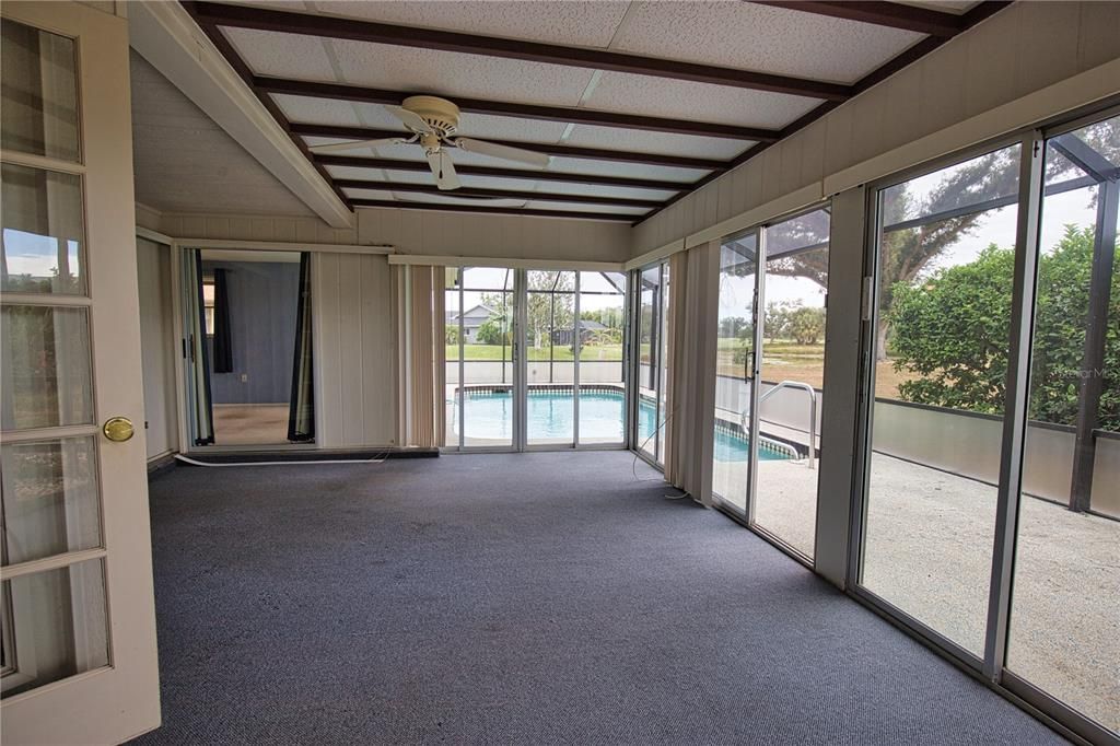 For Sale: $299,990 (2 beds, 2 baths, 1217 Square Feet)