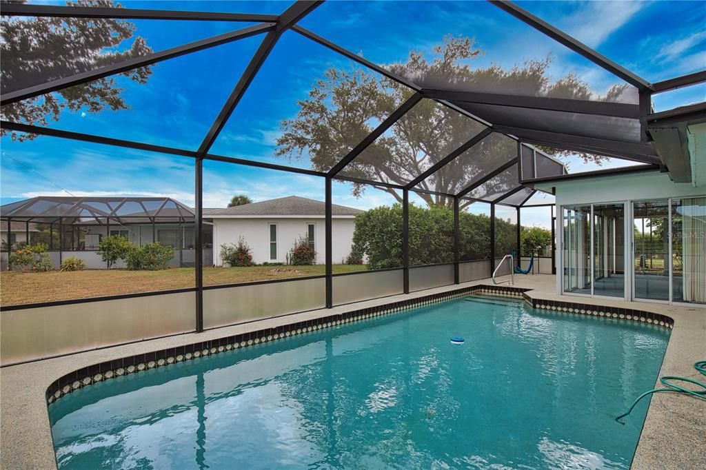 For Sale: $299,990 (2 beds, 2 baths, 1217 Square Feet)