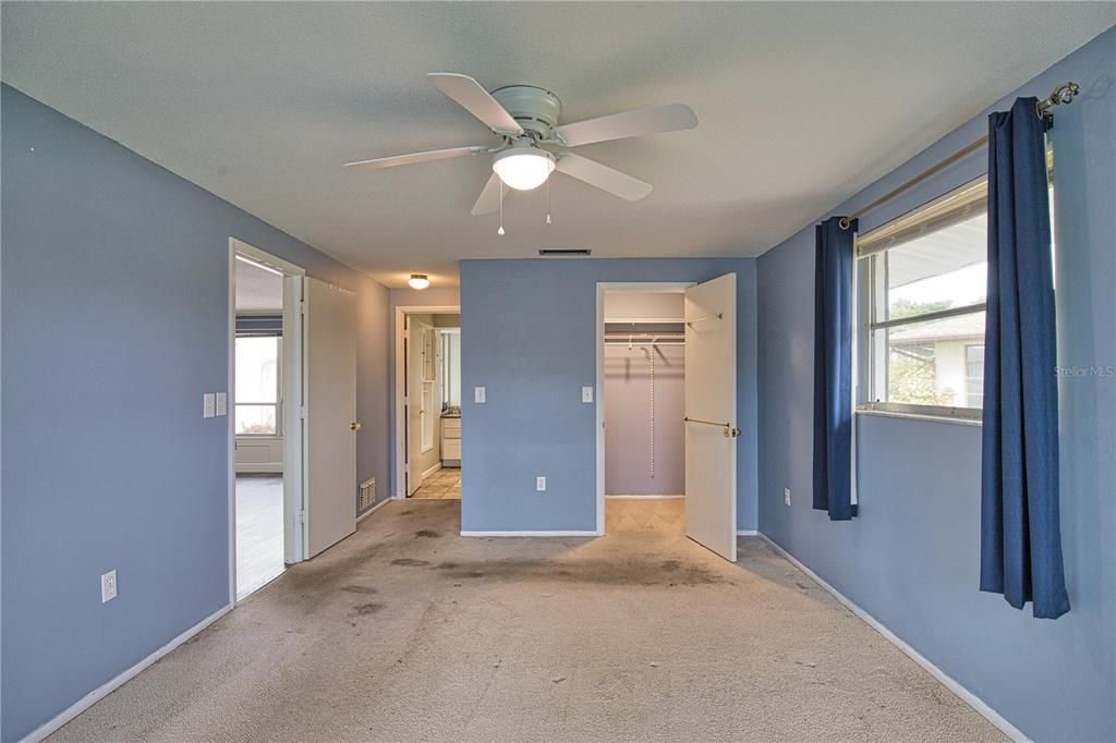 For Sale: $299,990 (2 beds, 2 baths, 1217 Square Feet)