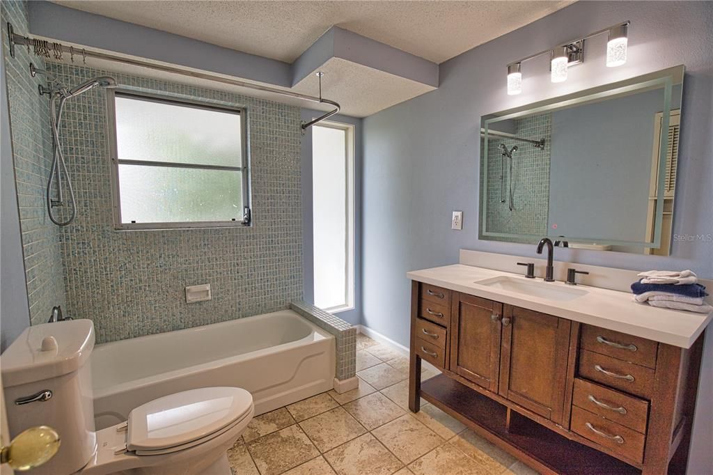 For Sale: $299,990 (2 beds, 2 baths, 1217 Square Feet)