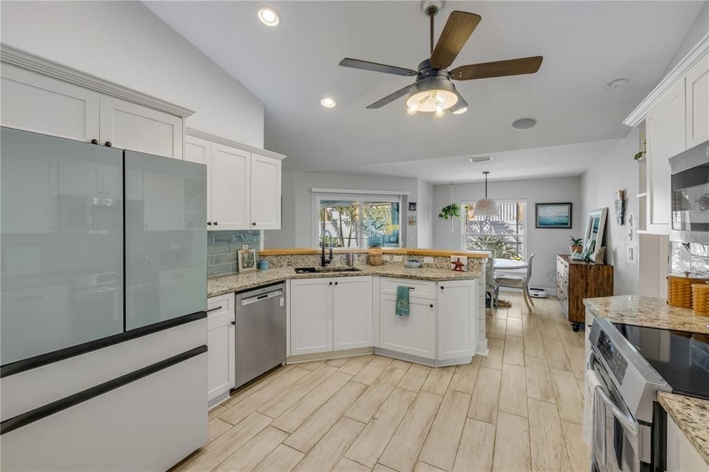 En Venta: $700,000 (5 camas, 3 baños, 2090 Pies cuadrados)