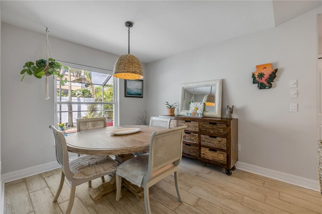 En Venta: $700,000 (5 camas, 3 baños, 2090 Pies cuadrados)