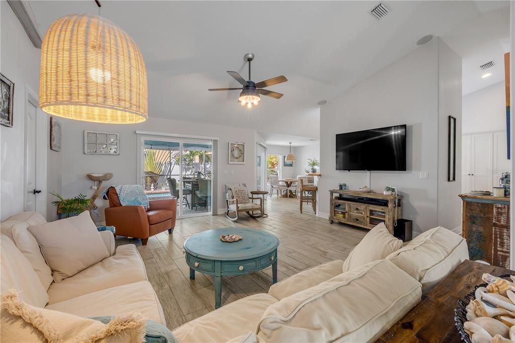 En Venta: $700,000 (5 camas, 3 baños, 2090 Pies cuadrados)