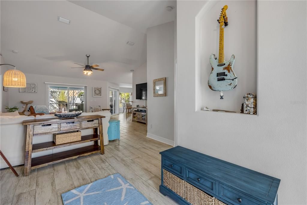 En Venta: $700,000 (5 camas, 3 baños, 2090 Pies cuadrados)