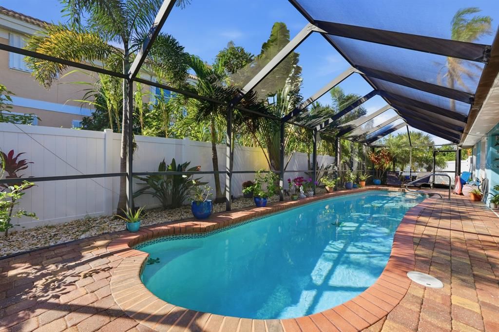 En Venta: $700,000 (5 camas, 3 baños, 2090 Pies cuadrados)