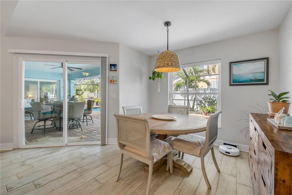 En Venta: $700,000 (5 camas, 3 baños, 2090 Pies cuadrados)