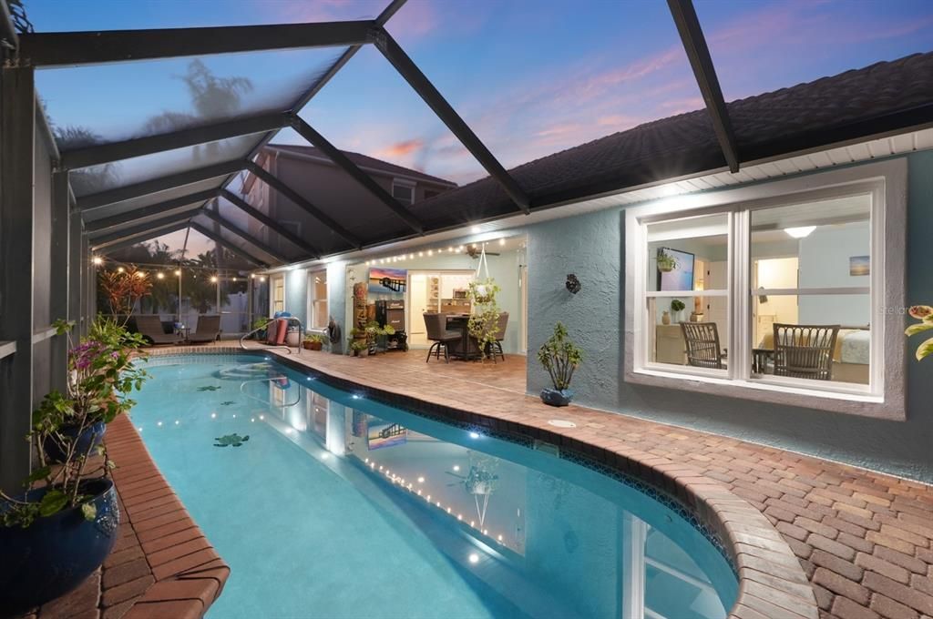 En Venta: $700,000 (5 camas, 3 baños, 2090 Pies cuadrados)