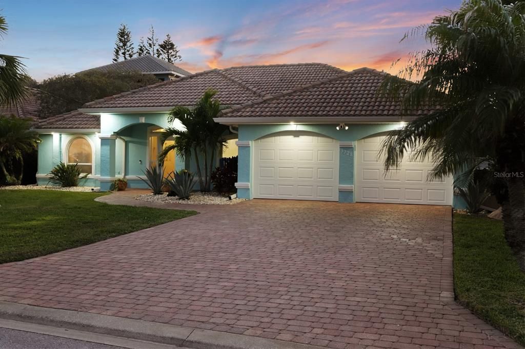 En Venta: $700,000 (5 camas, 3 baños, 2090 Pies cuadrados)